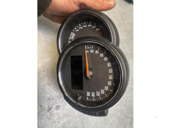 Begagnade Instrumentpanel Mini Mini (F56) 1.5 12V Cooper Pris € 100,00 Marginaltabell erbjuds av Poolman autodemontage