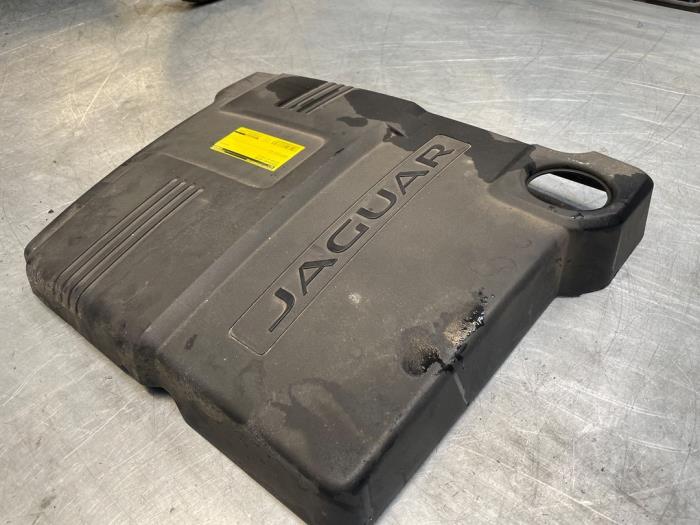 Engine cover from a Jaguar XF (CC9) 2.2 D 16V 2013