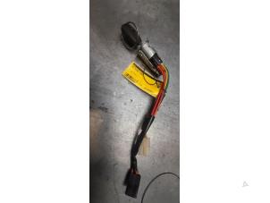 Used Ignition lock + key Opel Movano (4A1; 4A2; 4B2; 4B3; 4C2; 4C3) 2.5 CDTI 16V DPF Price € 30,00 Margin scheme offered by Poolman autodemontage