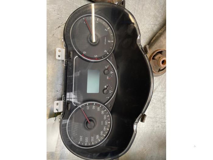 Instrument panel from a Kia Carens IV (RP) 1.7 CRDi 16V 2014