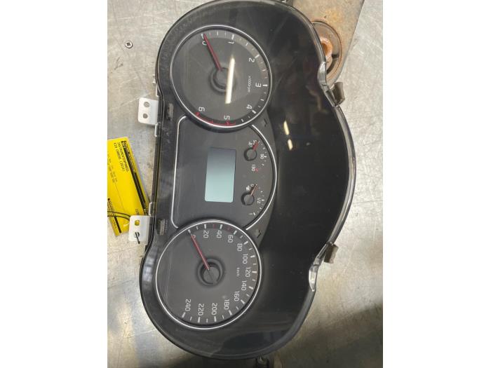Instrument panel from a Kia Carens IV (RP) 1.7 CRDi 16V 2014