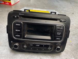 Used Radio Kia Carens IV (RP) 1.7 CRDi 16V Price € 50,00 Margin scheme offered by Poolman autodemontage