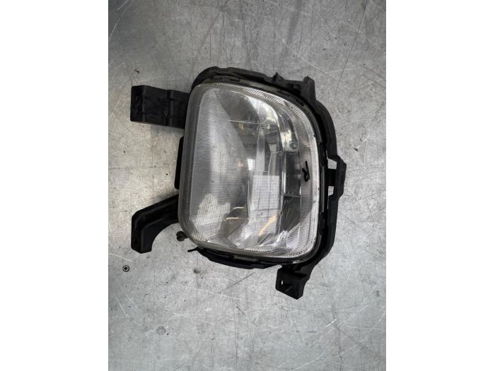Fog light, front right from a Kia Carens IV (RP) 1.7 CRDi 16V 2014