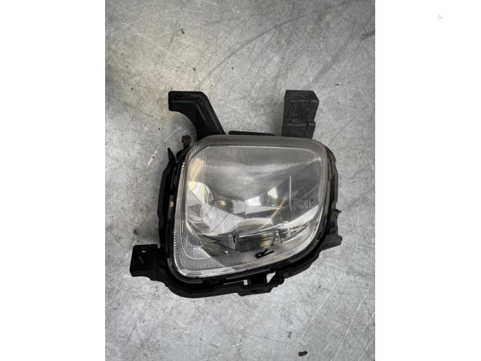 Fog light, front right from a Kia Carens IV (RP) 1.7 CRDi 16V 2014