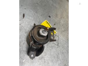 Engine mount from a Kia Carens IV (RP) 1.7 CRDi 16V 2014