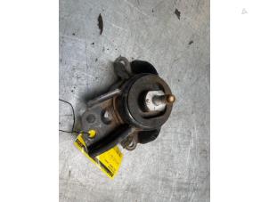 Engine mount from a Kia Carens IV (RP) 1.7 CRDi 16V 2014