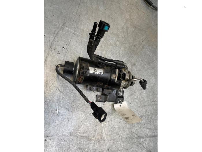 Begagnade Bränslefilterhus Kia Carens IV (RP) 1.7 CRDi 16V Pris € 40,00 Marginaltabell erbjuds av Poolman autodemontage
