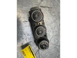 Usados Panel de control de calefacción Citroen C-Crosser 2.4 16V Precio € 30,00 Norma de margen ofrecido por Poolman autodemontage
