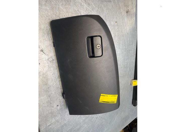 Begagnade Handskfack Citroen C-Crosser 2.4 16V Pris € 40,00 Marginaltabell erbjuds av Poolman autodemontage