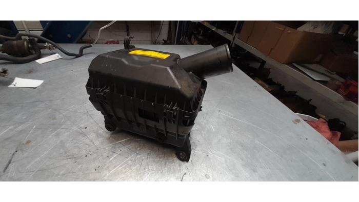 Begagnade Luftfilterhus Citroen C-Crosser 2.4 16V Pris € 40,00 Marginaltabell erbjuds av Poolman autodemontage