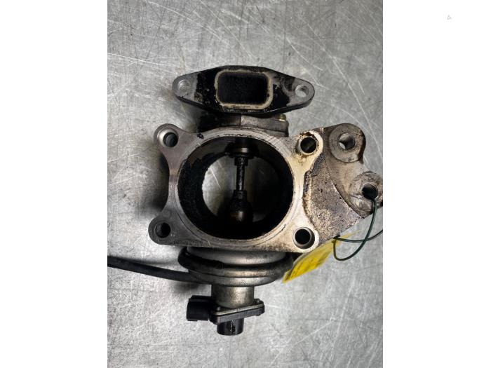 EGR valve from a Toyota Land Cruiser (J12) 3.0 D-4D 16V 2006