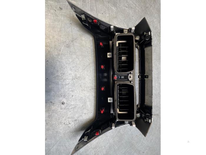 Rejilla de aire de salpicadero de un Mitsubishi Eclipse Cross (GK/GL) 1.5 Turbo 16V 2WD 2019