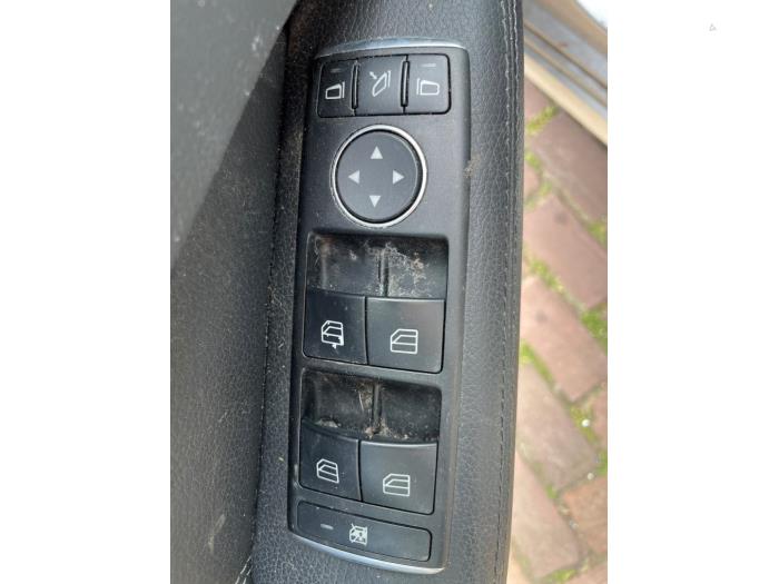 Drzwi lewe przednie wersja 4-drzwiowa z Mercedes-Benz E Estate (S212) E-350 CDI BlueTEC 3.0 V6 24V 4-Matic 2015