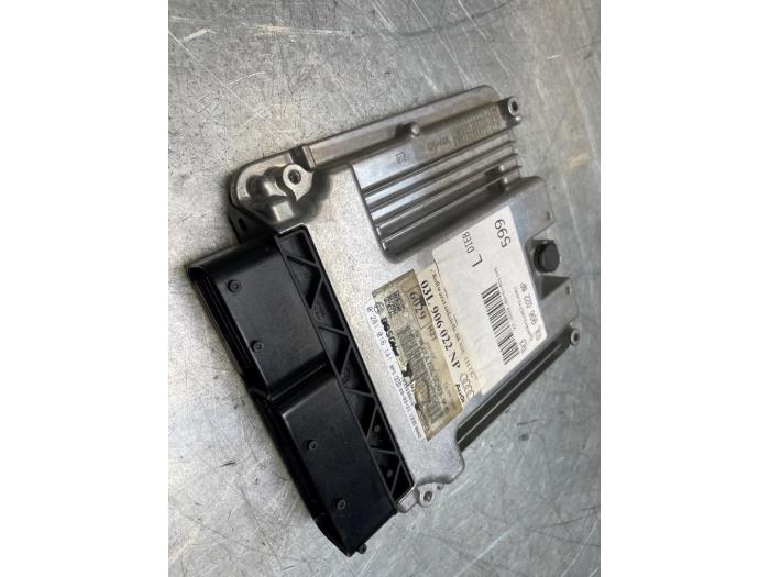 Used Engine management computer Audi A4 (B8) 2.0 TDI 16V Quattro Price € 100,00 Margin scheme offered by Poolman autodemontage