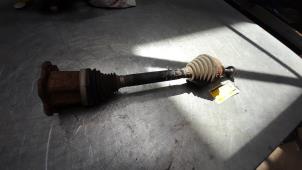 Used Front drive shaft, left Audi A4 Avant Quattro (B8) 2.0 TDI 16V Price € 50,00 Margin scheme offered by Poolman autodemontage