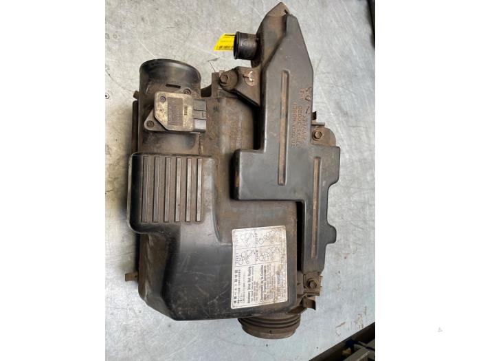 Begagnade Luftfilterhus Toyota Land Cruiser (J12) 3.0 D-4D 16V Pris € 30,00 Marginaltabell erbjuds av Poolman autodemontage
