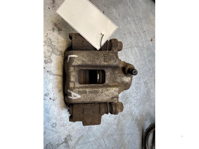 Usagé Etrier de frein arrière gauche Toyota Land Cruiser (J12) 3.0 D-4D 16V Prix € 30,00 Règlement à la marge proposé par Poolman autodemontage