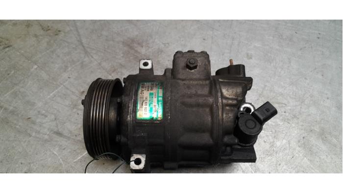 Usagé Pompe clim Volkswagen Caddy III (2KA,2KH,2CA,2CH) 1.9 TDI Prix € 40,00 Règlement à la marge proposé par Poolman autodemontage