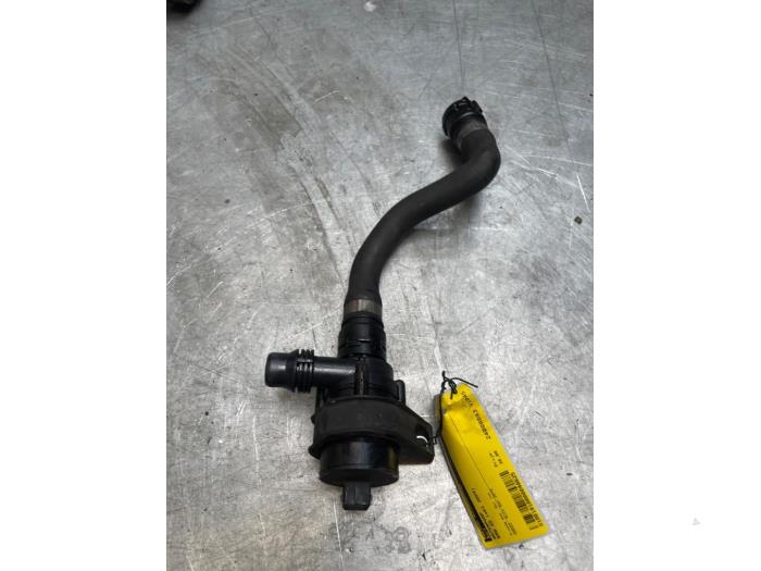 Begagnade Vattenpump BMW X5 (E53) 3.0 24V Pris € 30,00 Marginaltabell erbjuds av Poolman autodemontage