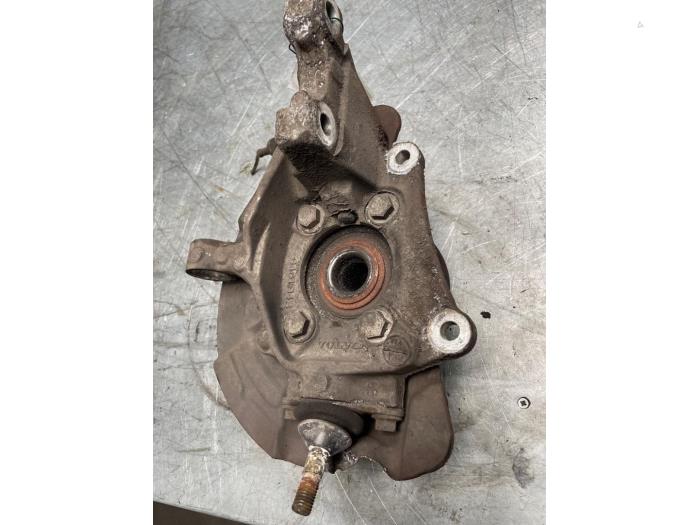 Sworzen lewy przód z Volvo V70 (SW) 2.4 20V 140 2004