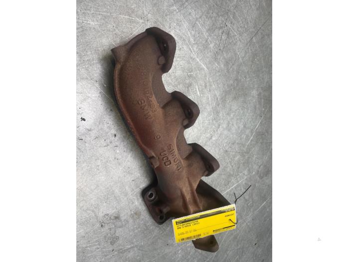 Exhaust manifold from a BMW 5 serie (F10) 520d 16V 2012