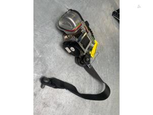 Used Front seatbelt, left Mercedes S (W221) 3.5 S-350 24V Price € 50,00 Margin scheme offered by Poolman autodemontage