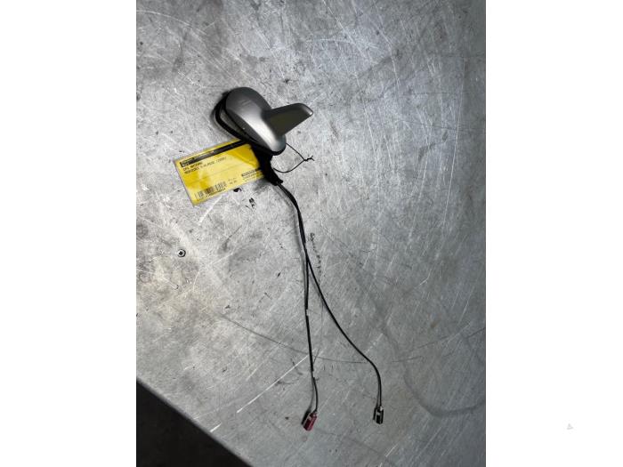 Używane Antena GPS Mercedes S (W221) 3.5 S-350 24V Cena € 40,00 Procedura marży oferowane przez Poolman autodemontage