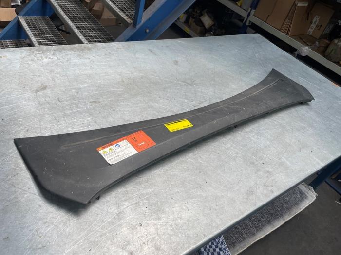 Używane Parawan Tesla Model X 100X Cena € 30,00 Procedura marży oferowane przez Poolman autodemontage