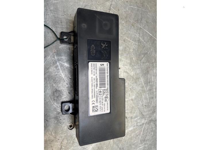 Begagnade Bluetooth-modul Peugeot 2008 (UD/UK/UR/US/UX) 1.2 VTi 12V PureTech 130 Pris € 40,00 Marginaltabell erbjuds av Poolman autodemontage