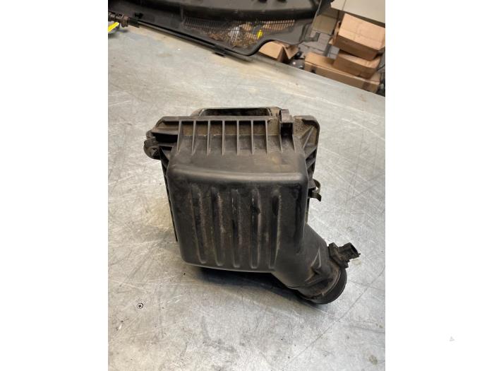 Gebrauchte Luftfiltergehäuse Jeep Grand Cherokee (WK/WK2) 3.0 CRD V6 24V Preis € 40,00 Margenregelung angeboten von Poolman autodemontage