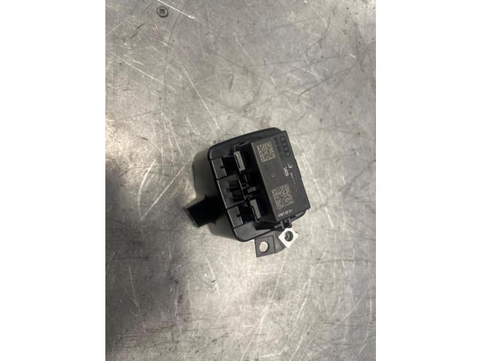Używane Modul keyless vehicle Audi A6 Avant (C7) 2.0 TDI 16V Cena € 30,00 Procedura marży oferowane przez Poolman autodemontage