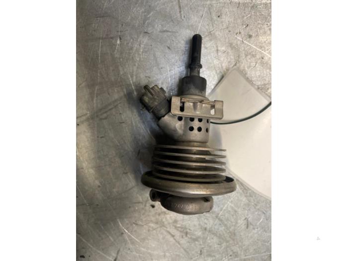 Usados Inyector Adblue Opel Vivaro 1.6 CDTi BiTurbo 145 Precio € 78,65 IVA incluido ofrecido por Poolman autodemontage