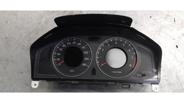 Begagnade Instrumentpanel Volvo XC70 (BZ) 3.2 24V AWD Pris € 50,00 Marginaltabell erbjuds av Poolman autodemontage