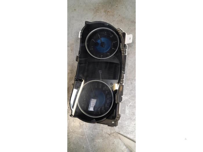 Begagnade Instrumentpanel Toyota Hilux V/VI 2.4 D4D-F 16V 4x4 Pris € 242,00 Inklusive moms erbjuds av Poolman autodemontage