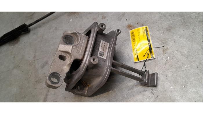Used Engine mount Volkswagen Passat Variant (3G5) 2.0 TDI 16V 190 4Motion Price € 20,00 Margin scheme offered by Poolman autodemontage