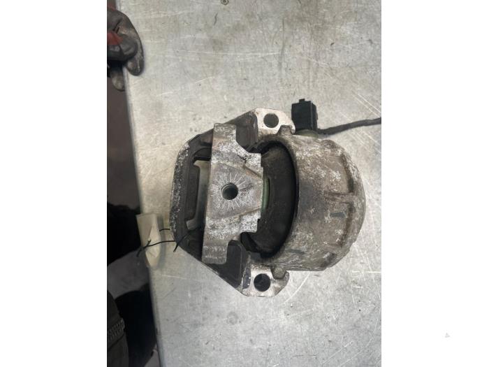Support moteur d'un Audi A8 (D4) 3.0 TDI V6 24V Quattro 2012