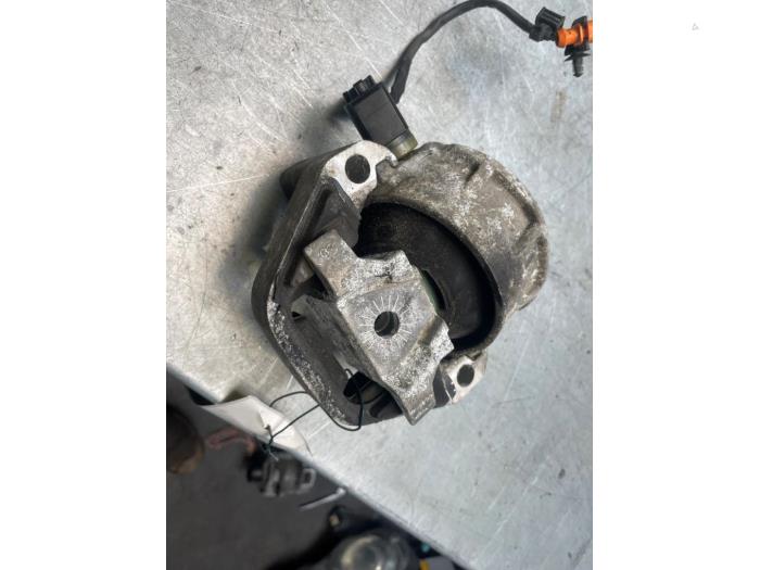 Support moteur d'un Audi A8 (D4) 3.0 TDI V6 24V Quattro 2012