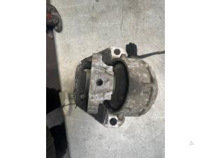 Support moteur d'un Audi A8 (D4) 3.0 TDI V6 24V Quattro 2012