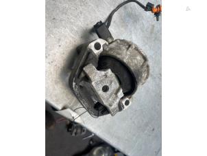 Support moteur d'un Audi A8 (D4) 3.0 TDI V6 24V Quattro 2012