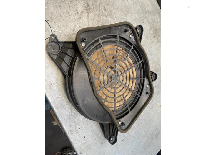 Używane Subwoofer Audi A8 (D4) 3.0 TDI V6 24V Quattro Cena € 25,00 Procedura marży oferowane przez Poolman autodemontage