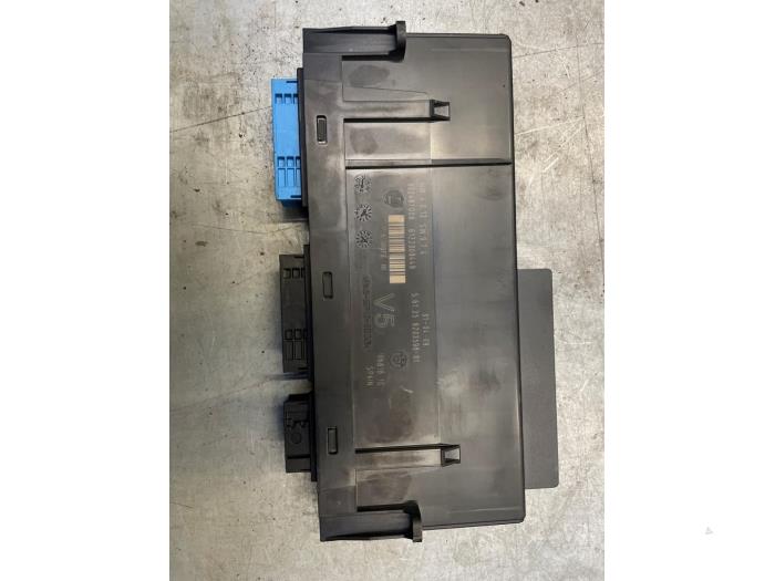 Używane Modul Comfort BMW 7 serie (F01/02/03/04) 750i,Li,LiS V8 32V Cena € 50,00 Procedura marży oferowane przez Poolman autodemontage