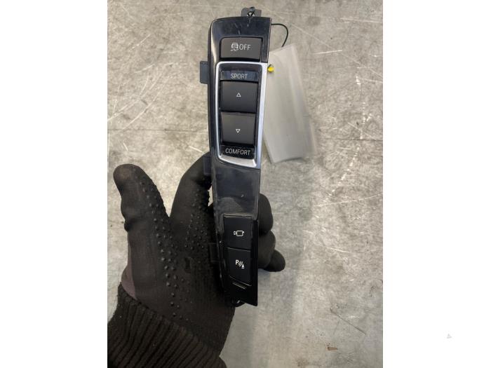 Używane Przelacznik BMW 7 serie (F01/02/03/04) 750i,Li,LiS V8 32V Cena € 30,00 Procedura marży oferowane przez Poolman autodemontage