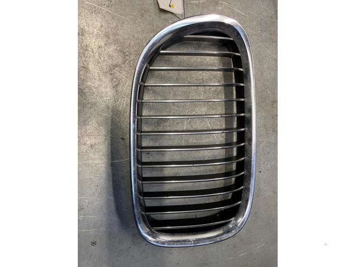 Używane Grill BMW 7 serie (F01/02/03/04) 750i,Li,LiS V8 32V Cena € 30,00 Procedura marży oferowane przez Poolman autodemontage