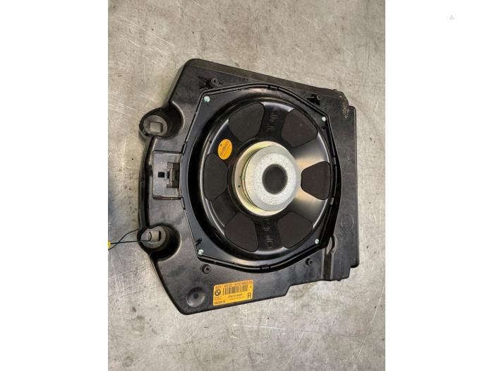 Używane Subwoofer BMW 7 serie (F01/02/03/04) 750i,Li,LiS V8 32V Cena € 50,00 Procedura marży oferowane przez Poolman autodemontage