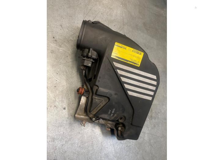 Begagnade Luftfilterhus BMW 7 serie (F01/02/03/04) 750i,Li,LiS V8 32V Pris € 40,00 Marginaltabell erbjuds av Poolman autodemontage