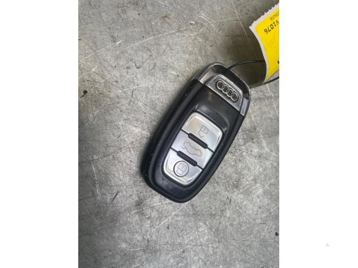 Używane Klucz Audi A8 (D4) 3.0 TDI V6 24V Quattro Cena € 40,00 Procedura marży oferowane przez Poolman autodemontage