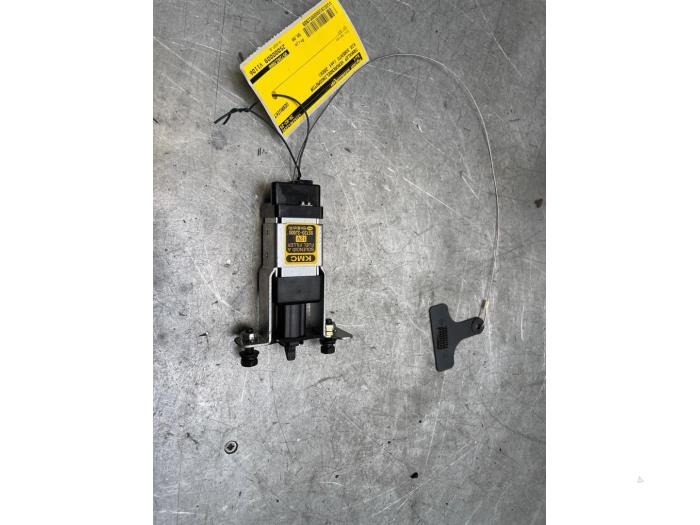 Fuel tank cap lock