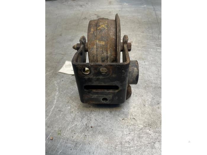 Engine mount from a Kia Sorento II (XM) 2.2 CRDi 16V VGT 4x2 2009