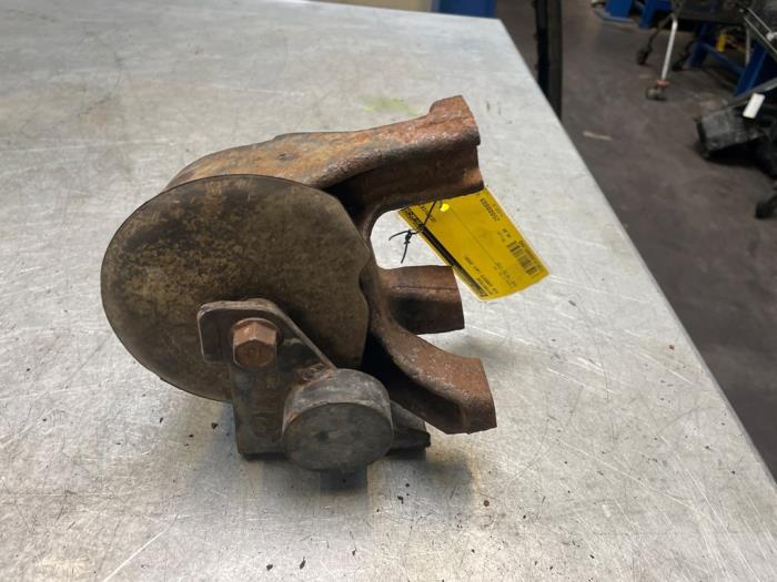 Engine mount from a Kia Sorento II (XM) 2.2 CRDi 16V VGT 4x2 2009