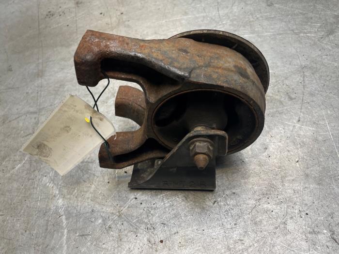 Engine mount from a Kia Sorento II (XM) 2.2 CRDi 16V VGT 4x2 2009